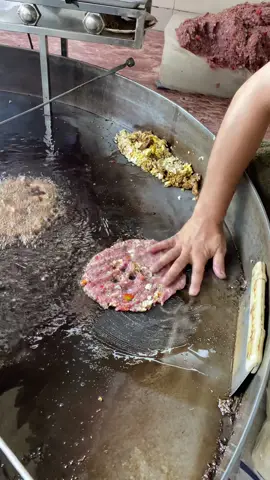 Golden egg kebabs frying in clean oil = pure perfection😋 #meat #kebab #tasty #food #shorts 