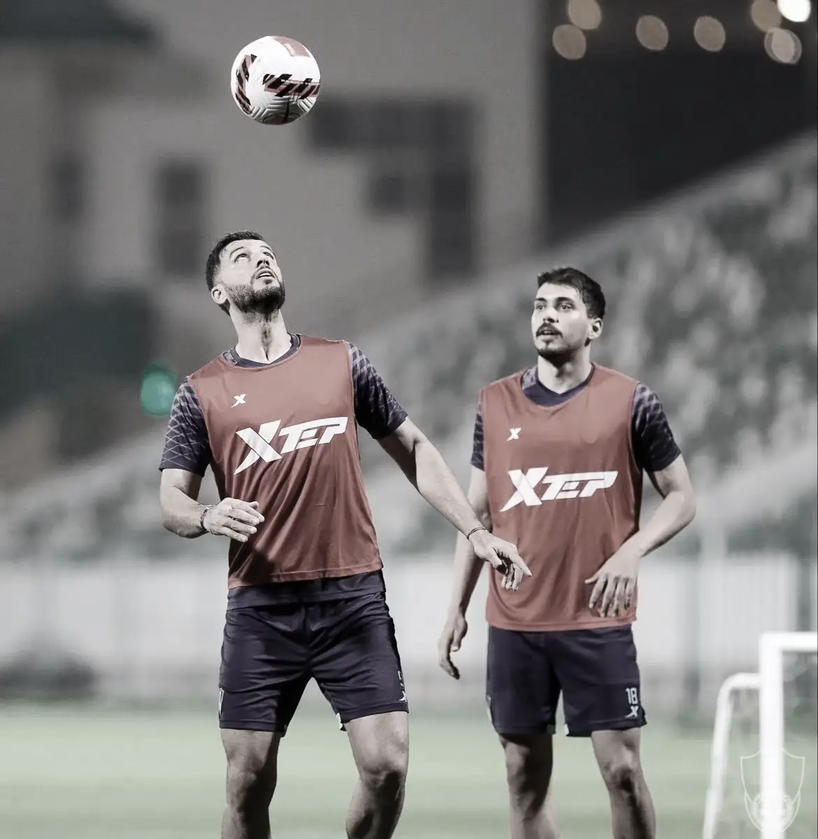 تمر الحياة مثل القطار السريع ، لا تنتظر أحداً ولا تعود أبداً. لم نتقدم ، ومرت ذكرياتنا من دونها نحن ندرك جمالهم. عشنا كل لحظة ببراءة ، نطارد أحلامنا ، نضحك من أسفل قلوب ، متحررين من هموم الغد#السومة #ادورادو #الاهلي 