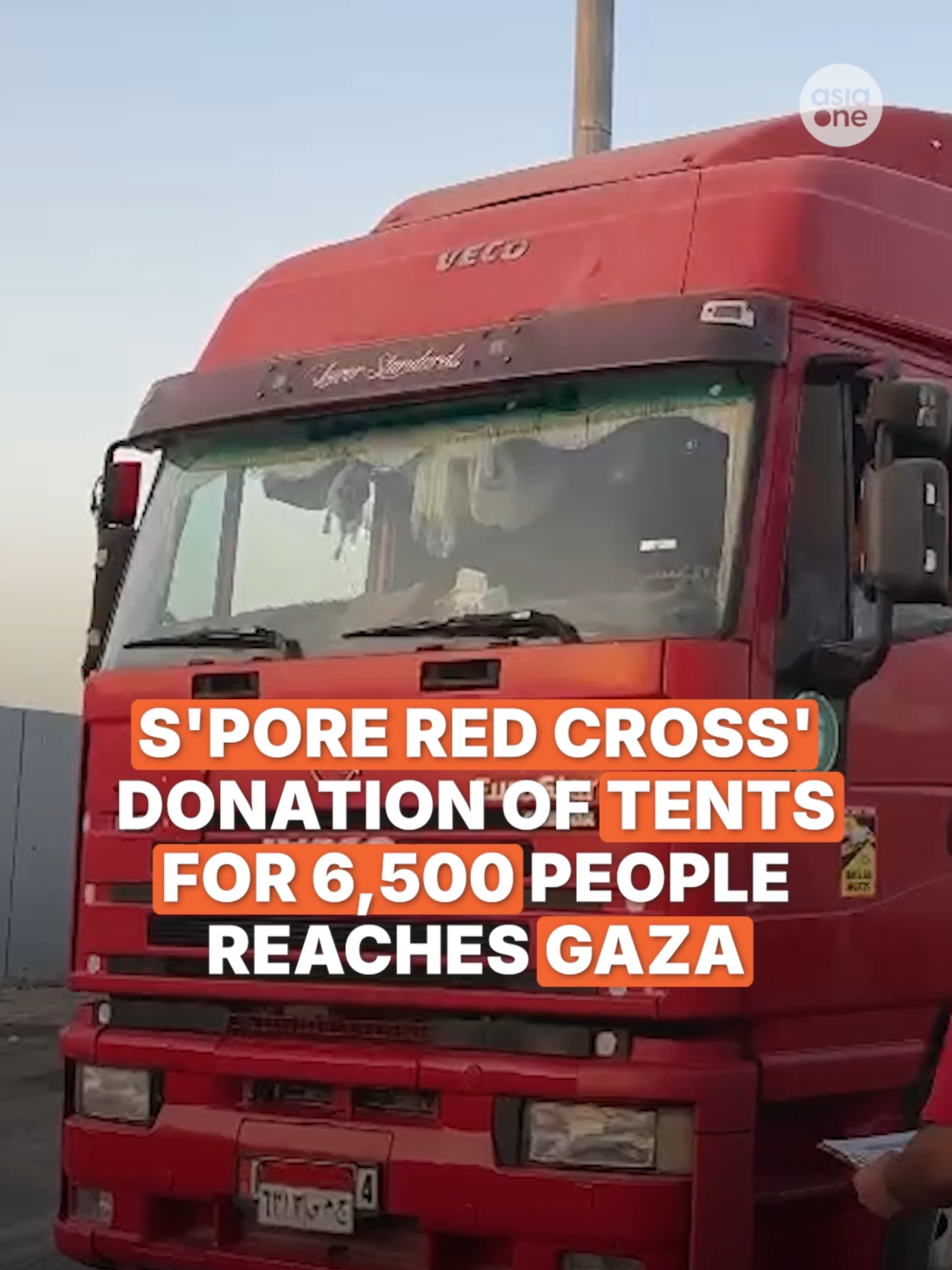 Singapore Red Cross' (SRC) latest tranche of humanitarian aid comprising tents for 6,500 displaced persons has arrived in Gaza through the Karam Abu Salem crossing, the SRC said in an update on Oct 7. To date, SRC has contributed S$1.9 million in humanitarian aid for the people of Gaza, channelled through the Egyptian Red Crescent. #sgnews #Singapore #Palestine #Crisis #Conflict