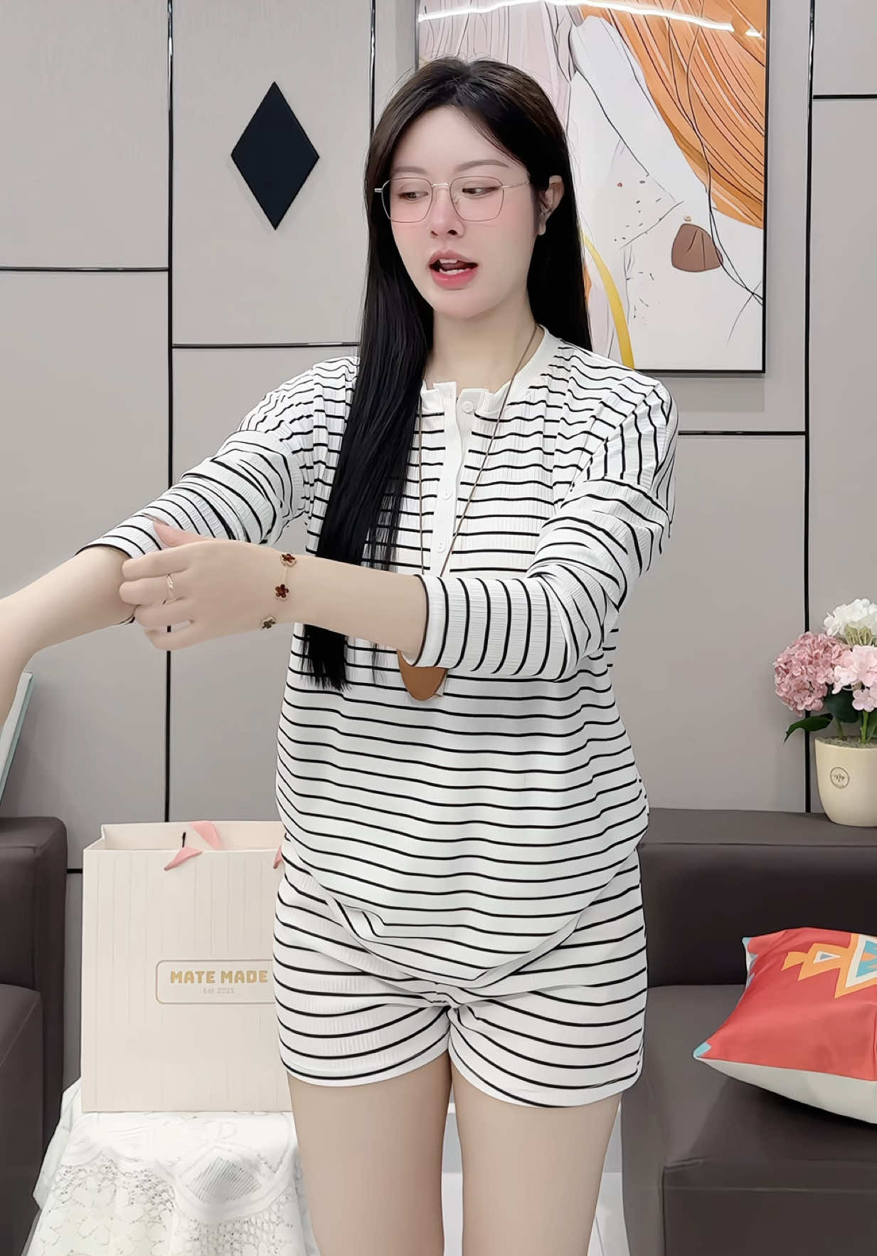 Set bộ kẻ quần short mặc năng động 💕 #setaoquan #setaoquanshort #setdonu #viral 