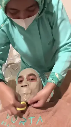 The most authentic reaction to being scared 😱🤣#scareprank #prank #scarecam #jumpscare #funnyprank #funny #failarmy #lol #haha #fyp #trynottolaugh 