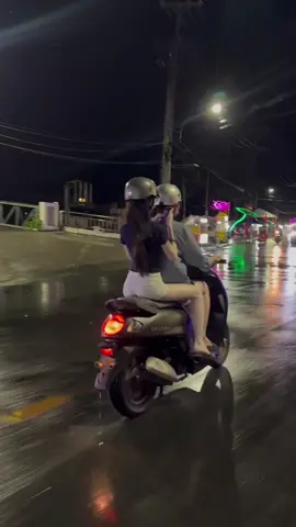 Nay được fen chở đi dạo..🤪