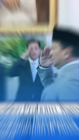 Presiden Prabowo Subianto menegaskan komitmen pemerintah untuk mempercepat pembangunan di Tanah Papua melalui sinergi antara pemerintah pusat, pemerintah daerah, dan Komite Eksekutif Percepatan Pembangunan Otonomi Khusus Papua. Komitmen tersebut ditegaskan oleh Gubernur Papua Matius Fakhiri dan Ketua Komite Velix Vernando Wanggai usai dilantik oleh Presiden Prabowo Subianto di Istana Negara, Jakarta, pada Rabu, 8 Oktober 2025.