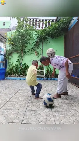 Funny football moments #funny #fyp #foryou #funnyvideos #fail #USA #funnytiktok #funnymoments #football #footballtiktok #unlucky #fails #funnyvideo #fypシ゚viral 