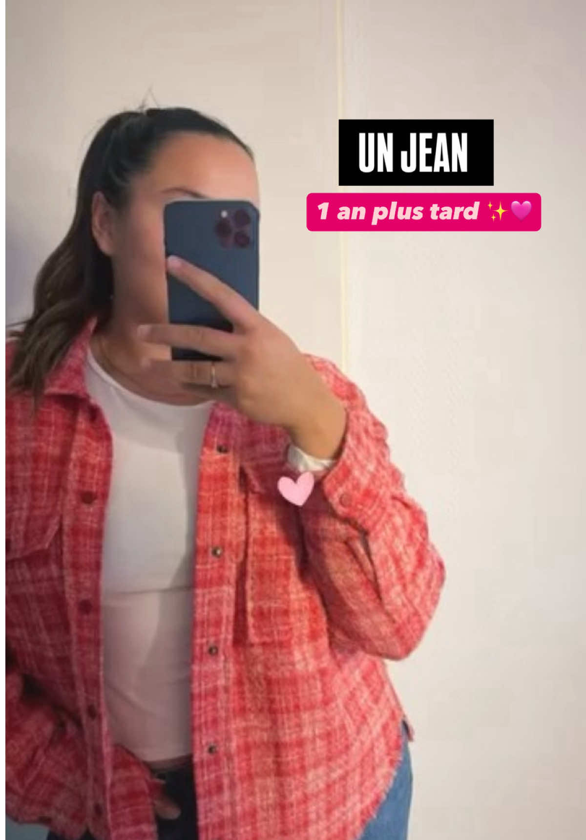 Aujourd’hui, j’ai remis un jean. Pas n’importe lequel. Celui que je portais avant ma grossesse. Un an plus tard, mon corps a changé, moi aussi. Et c’est très bien comme ça. Ce n’est pas une question de taille ou de “retrouver son corps d’avant”, c’est juste une petite victoire, un moment où je me suis sentie fière de moi. Parce que donner la vie, c’est déjà un marathon. Et apprendre à se retrouver après, c’est une belle aventure aussi. 💙 #MomLife #Postpartum #pourtoi #jean #pertedepoids 