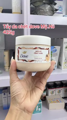 🌸✨ TẨY TẾ BÀO CHẾT DOVE BODY SCRUB LIMITED EDITION MỸ 425G – NGỌT NGÀO VÀ QUYẾN RŨ ✨🌸 Sỉ nhắn emm  Xuất xứ : Mỹ 🇺🇸 🍪 Sugar Cookie Sprinkle – ngọt ngào như chiếc bánh quy mới nướng, đưa bạn về lại những ngày lễ ấm áp đầy tiếng cười. ☕ Spiced Chai Latte – thơm nồng hương trà sữa gia vị, vừa quyến rũ vừa dễ chịu, mang đến cảm giác thư giãn khó tả. 💎 Hạt scrub mịn màng nhẹ nhàng cuốn bay lớp da xỉn màu, để lại làn da mềm mại, mịn như nhung và lưu hương ngọt ngào trên da. 👉 Một hũ tận 425g, dùng cực lâu mà mỗi lần sử dụng lại như đang thưởng thức một “bữa tiệc hương thơm” cho làn da. 🌹 Phụ nữ xứng đáng được nâng niu, và Dove mang đến cho bạn cảm giác ấy ngay trong từng khoảnh khắc chăm sóc bản thân.#xuhuongtiktok #taydachet 