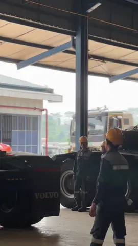 volvo fh16 700hp#ptekadharmajayasakti #kalimantanprimapersada #haulingbatubara #volvotrucks 