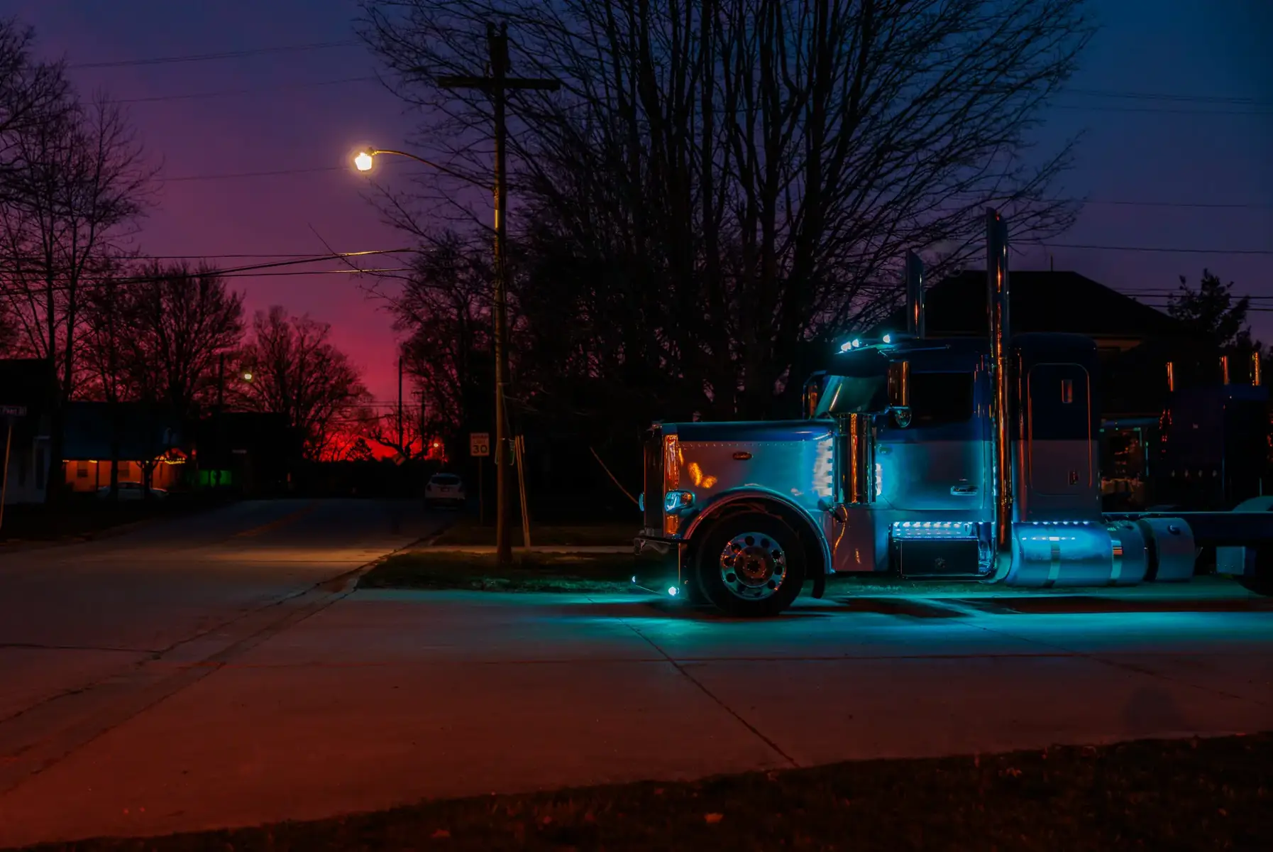 Canadian Truxedo all blue at sunrise. Notorious Builds by DCT #peterbilt589 #peterbilt #bigrig #trucking #chickenlightsandchrome