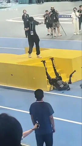 #RobotFail #EpicRobotFail #Robotics #Funny #FYP 