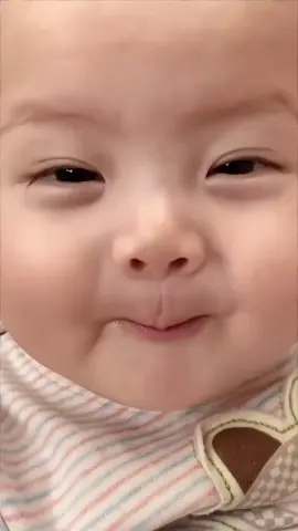 Ba ba…. Xin vía ạ #embe #embedangyeu #embedethuong #baby #viral 