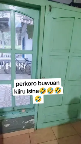 seng dijak ngonten kepeyo peyoh menatap ekspresiku🤣 seng mideo ISO horeg pisan🤣