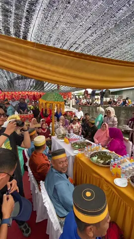 Menyusuri Sungai Bua bersama Ibu Bupati dan Wakil Bupati Sinjai sebagai rangkaian acara Ma’rimpa Salo di Desa Bua Kabupaten Sinjai.