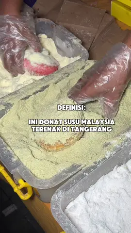 pantes rame! enak bgtt donatnyaaaa🫵🏻😭 #reviewucit  P.s start from 7rb-11rb/pcs donat yaaaa Basenya donat mereka udah enak. Apalagi variant baru donat creamnya wah lembut+enak bgt💓 #kulinertangerang #jajananviral #donatsusumalaysia #donatviral  