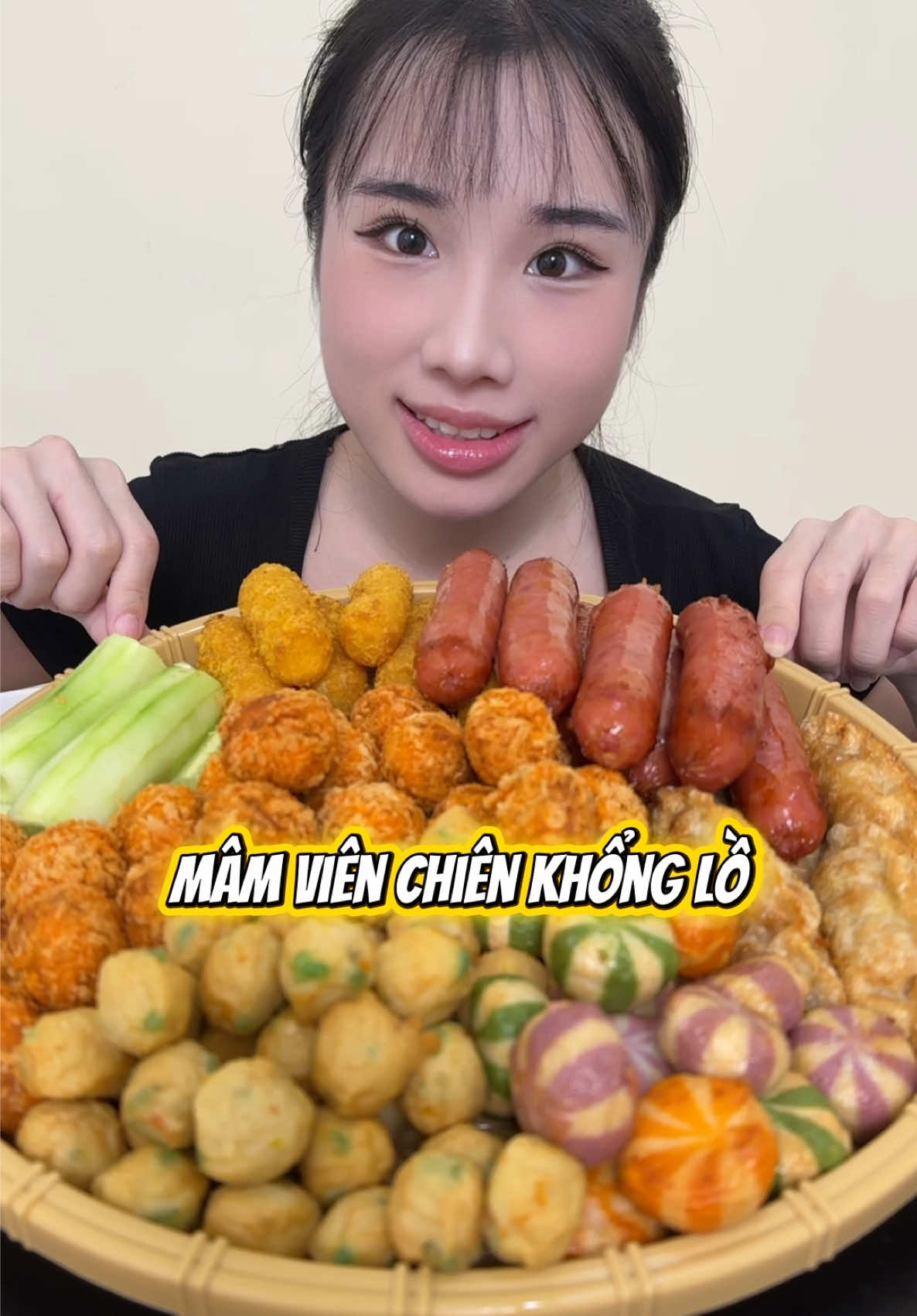 Lại là thử thách mân viên chiên siu too của bé Hiền #mukbang #behien #ancungtiktok #nhatkimanh #lauracoffee 