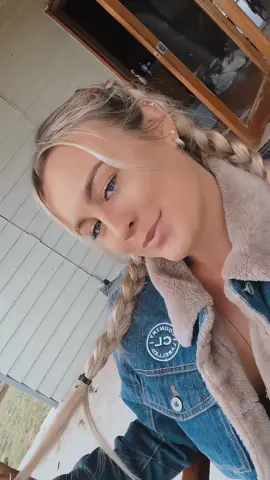 New York street style turned runway moment  Bold lips, bolder attitude. #CityGlam #NYCstyle #MakeupGoals #UrbanChic #FashionInspo #BaddieAlert