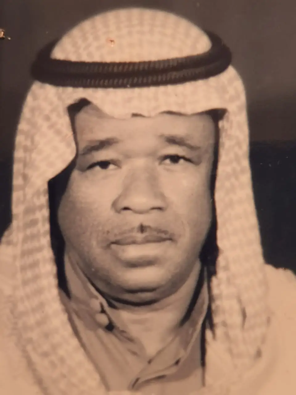 قرحت عيني..كلمات الوالد الشاعر الإماراتي الكبير اربيع بن ياقوت النعيمي رحمة الله عليه اللهم آمين يارب العالمين 🤲