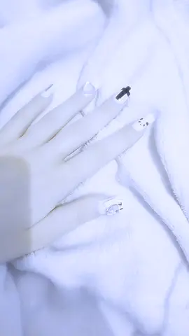 glue all over my hands now.ಠ⁠︵⁠ಠ#fyp #coquette #angelcore #morute #foryou