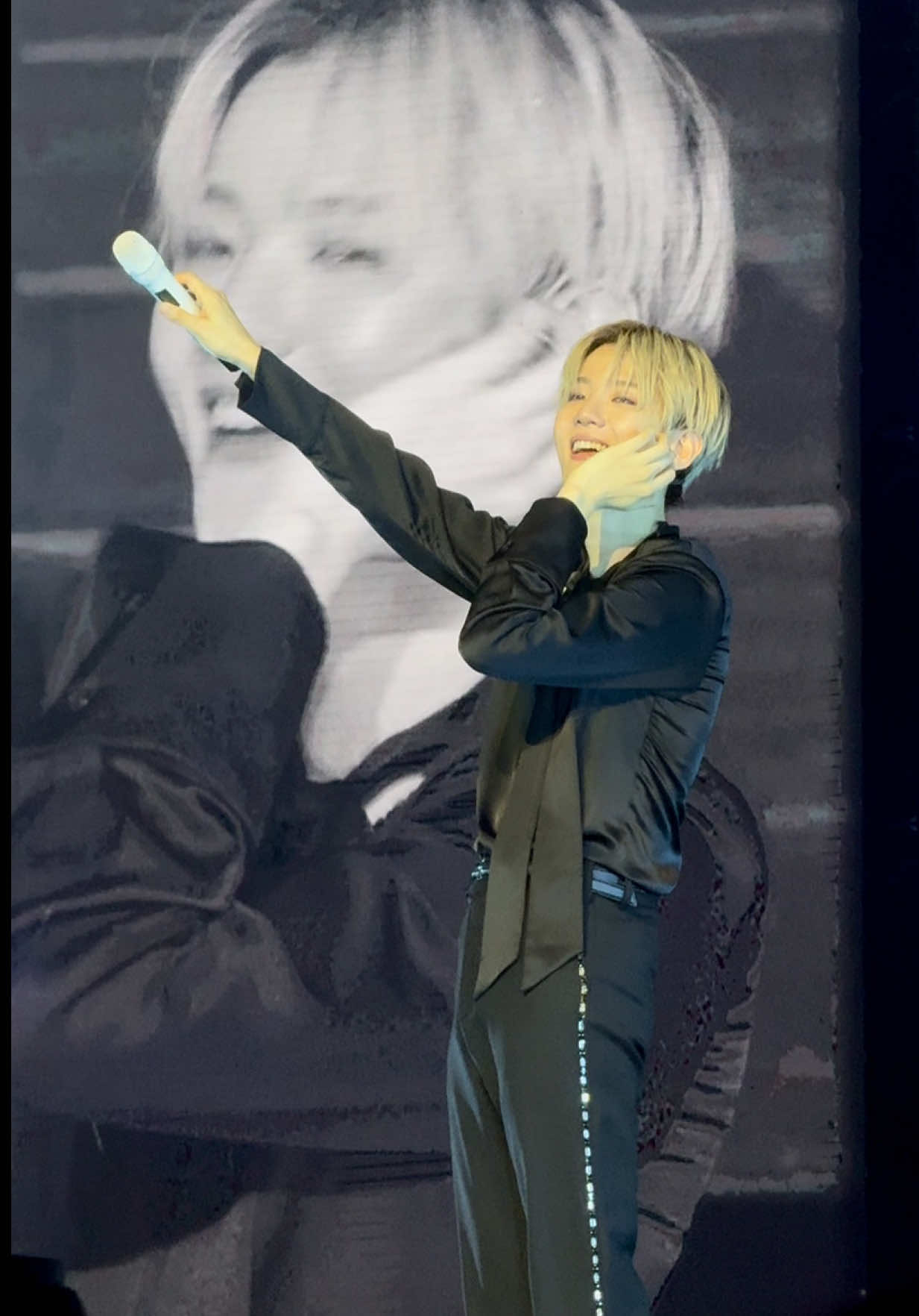 ⋆˙⟡ Reverie in HN ૮ ˶ᵔ ᵕ ᵔ˶ ა° ⋆˚♪ 𝄞₊˚⊹ #Baekhyun #Baekhyunee_exo #Reverie #ReverieinHaNoi #EXO 