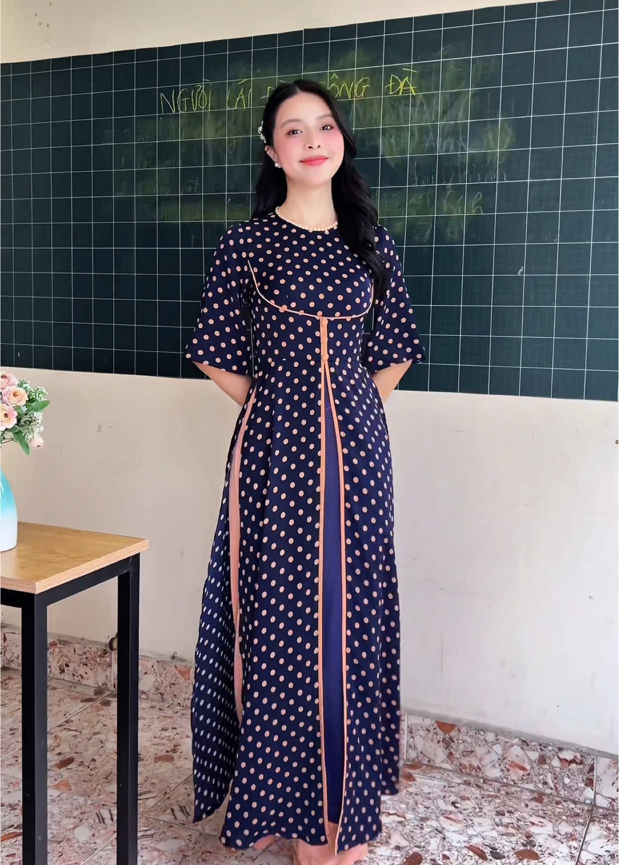 E là kiểm tra... tình hình bài kiểm tra đầu năm của lớp các cô sao rồi nè 😆😆 👉mã áo AD2950 #aodaigiaovien #giaovien #aodaichuu #tiktokgiairtri #giaoviengenz 