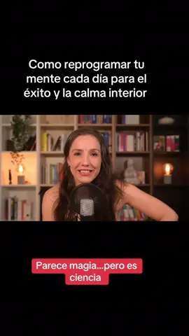 Imagina despertar cada día sin que tu mente sea tu enemiga, sino tu mayor aliada. En este video te muestro cómo reprogramar tu mente para el éxito y la calma interior, con hábitos simples pero transformadores. No son frases bonitas ni promesas vacías: son ejercicios de neurociencia, inteligencia emocional y amor propio que puedes aplicar desde hoy para cambiar tu vida. 👉 Aquí descubrirás: Cómo dejar de alimentar pensamientos de miedo y ansiedad. Ejercicios prácticos para entrenar tu mente y recuperar tu calma. El verdadero poder de las afirmaciones y cómo hacer que funcionen. Qué hábitos matutinos cambian tu día entero. La ciencia detrás de las emociones y cómo usarla a tu favor. Herramientas simples para bajar el estrés y recuperar tu energía. Este video es para ti si sientes ansiedad, insomnio, pensamientos repetitivos, estrés acumulado o falta de autoestima. Recuerda: no estás condenado a vivir atrapado en tu mente. Puedes entrenarla, reprogramarla y transformarla.
