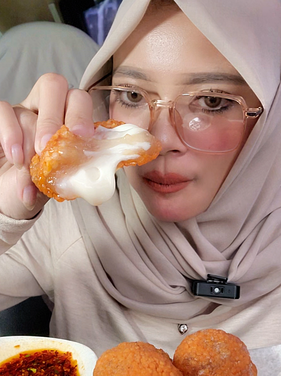 belum nyobain ciju?? cocol chili oil makin WOW!!