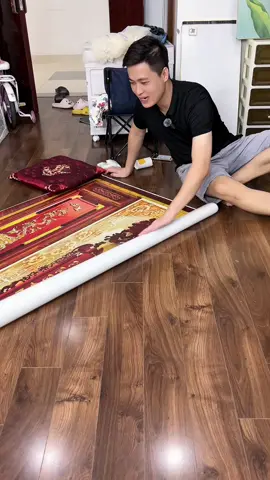 Tranh dán sau bàn thờ