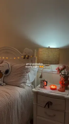 fall movie nights >> 🧡#fallaesthetic #fallnights #fallmovienight #nightroutine 