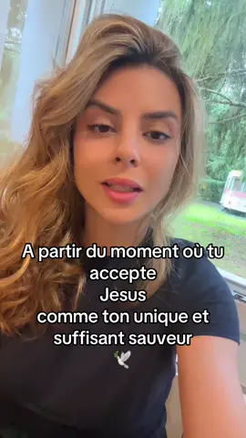 Avec lui tout est différent 🕊️🤍 En effet, si de ta bouche, tu affirmes que Jésus est Seigneur, si, dans ton cœur, tu crois que Dieu l'a ressuscité d'entre les morts, alors tu seras sauvé. 10 Car c'est avec le cœur que l'on croit pour devenir juste, c'est avec la bouche que l'on affirme sa foi pour parvenir au salut. #pourtoi #chretien #fyp #viral #jesus 