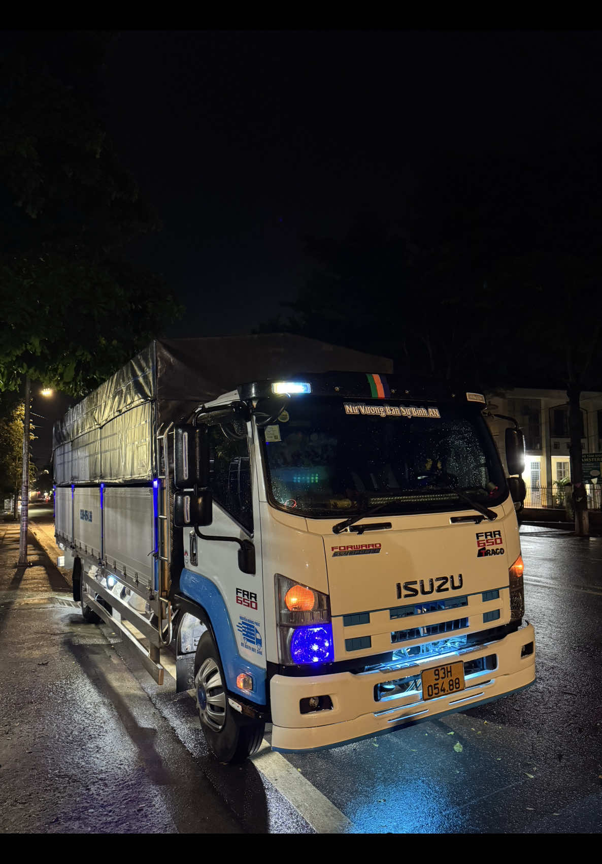 Xe cỏ ở trên núi chỉ được tạm tạm vậy thôi quý dị 🥱🚛#93h05488 #xetaitiktok🚛 #xuhuong #isuzu 