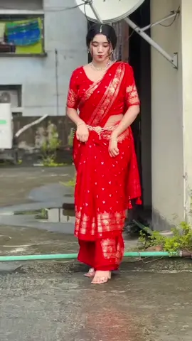 শাড়িটা এত সুন্দর কেনো 🥹 শাড়িটি এই পেজে পেয়ে যাবেন :@Sajoni Saj - সজনী সাজ 🔵 whatapp : 01703803838