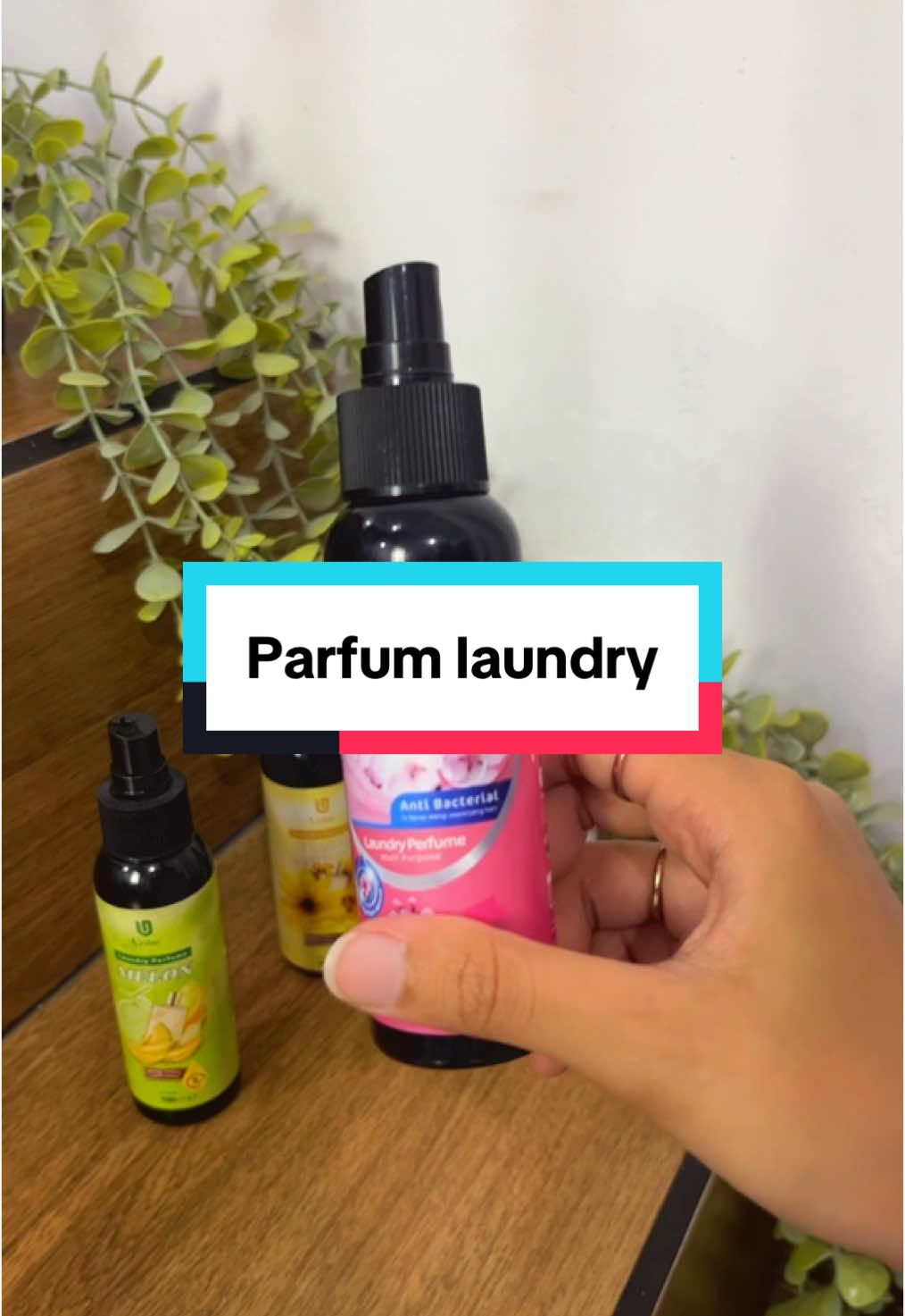 yang bikin wangi seharian🤩😉 #parfumlaundry #laundryday #pewangipakaian #pengharumpakaian #iburumahtangga #setrika #pewangisetrika 