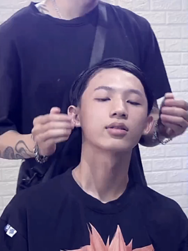 Langsung keluar auranya🥶#cukurrambut #fyp #model #haircut #foryou 