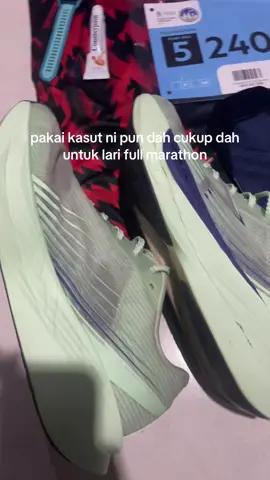 korang mana yang tengah cari kasut running yang harga bajet tapi nak yang powerr haa beli je yang dekat beg kuning ni guys memang best #fyp #foryoupage #trending #Running #klscm2025 