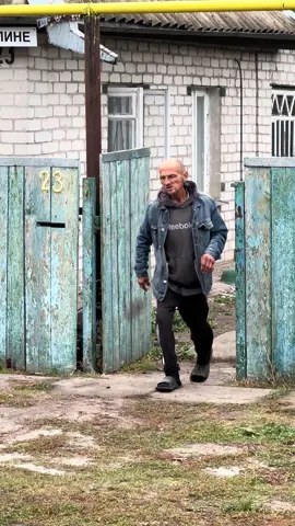 Богдану 2,5 года. Для лечения нужно 2 900 000 $. Сумма большая, но если 290 000 человек отправят по 10 $, мы закроем цель — и у него появится шанс жить. Вся информация для доната — на их странице  EN: Bogdan is 2.5 years old. We need $2,900,000 for his treatment. It’s a big amount, but if 290,000 people give $10 each, we’ll reach the goal—and he’ll have a chance to live. All donation details are on their page @Олена 