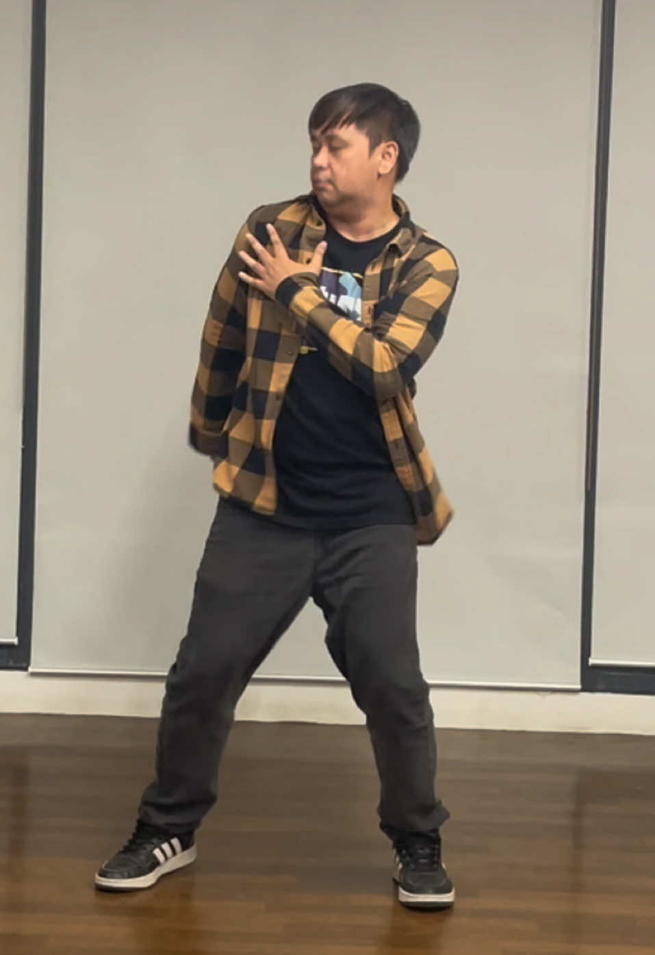 Yes may solo nako😅 Easy by @HAVEN ✨  dc: ✌️ TGBTG #myunoanduna #easy #haven #dance #fypシ゚viral🖤tiktok 