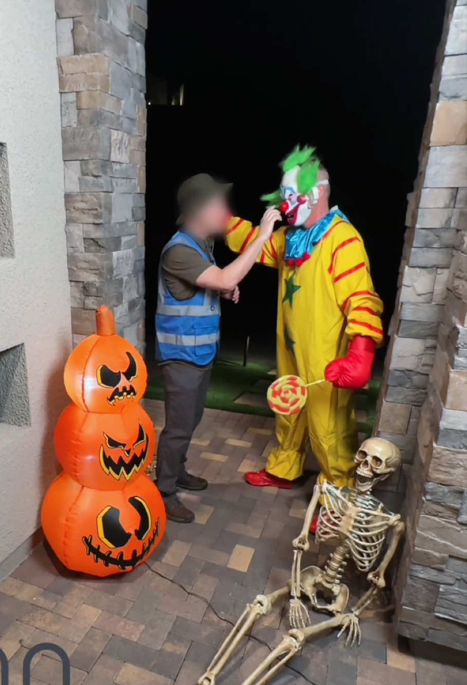 Doorbell of doom 😭🔔 #funny #helloween #prank #courier #fyp 