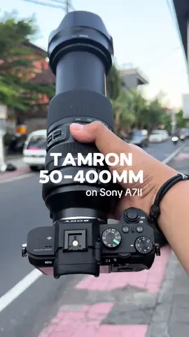 Fotografer Fotoyu merapatt!! 👊 Nyobain lensa buat zoom sampe Pluto 🤩 Tamron 50-400mm F4.5-6.3 Di III VC VXD pake body Sony A72 nih gengs! Rate di komen yaa #sonya7ii #a7ii #tamron50400 #jualbelikamerabali 