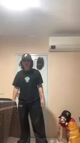 Her: gusto ko sa lalake yung magaling sumayaw.