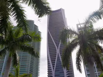 This $23,000,000 Penthouse in Miami is so cool! 🤩 Do you think it’s worth the price? 🤔 #luxury #dreamapartment #penthouse #miami #rich 