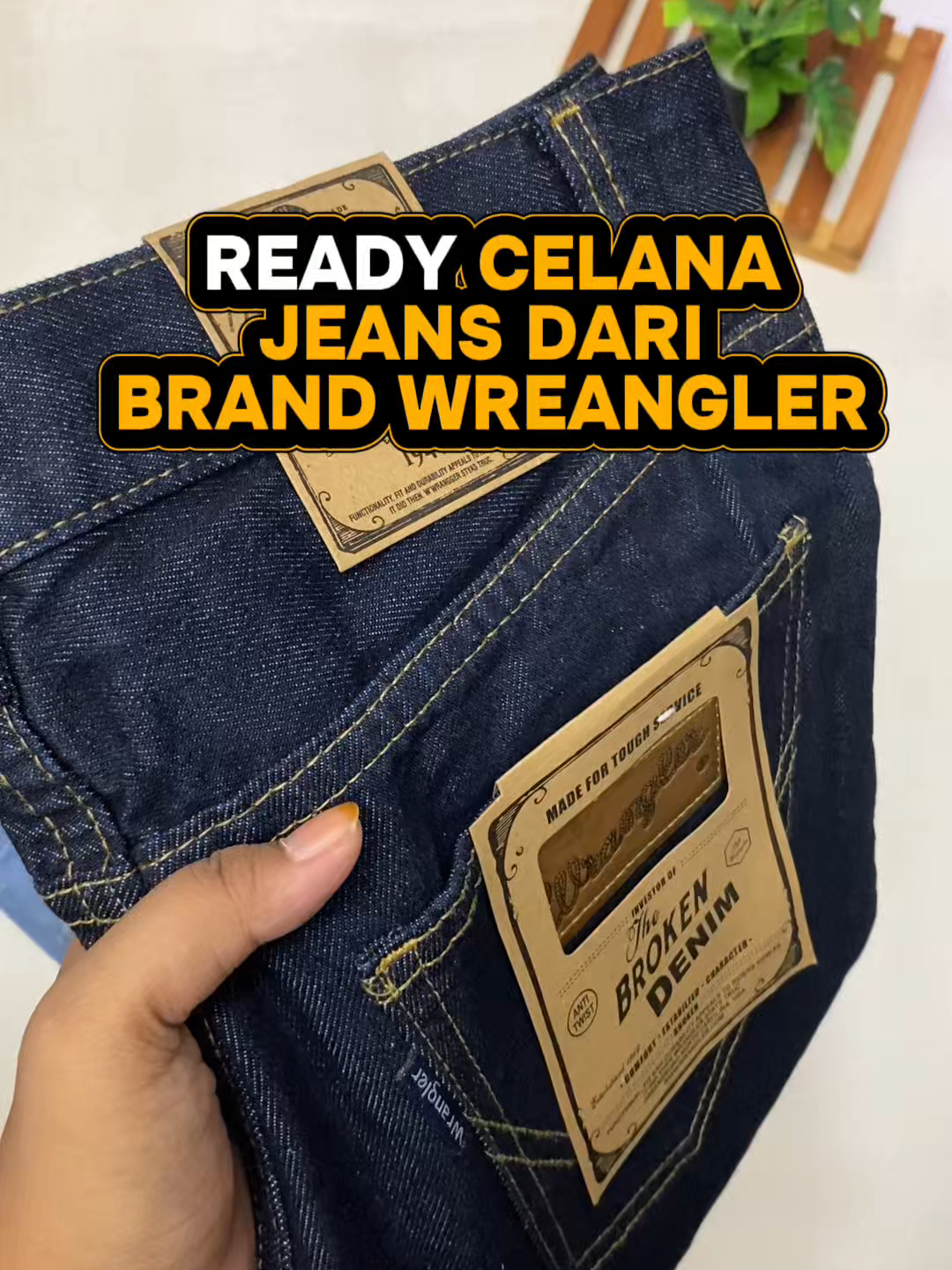 Diskon spesial untuk anda Celana Jins panjang pria dari brand Wrangler dengan pola cutingan reguler fit atau pola cutingan standar jadi nyaman di pakai seharian#celanapanjangreguler #celanapanjangpria #wrangler #jeans #wranglerjeans