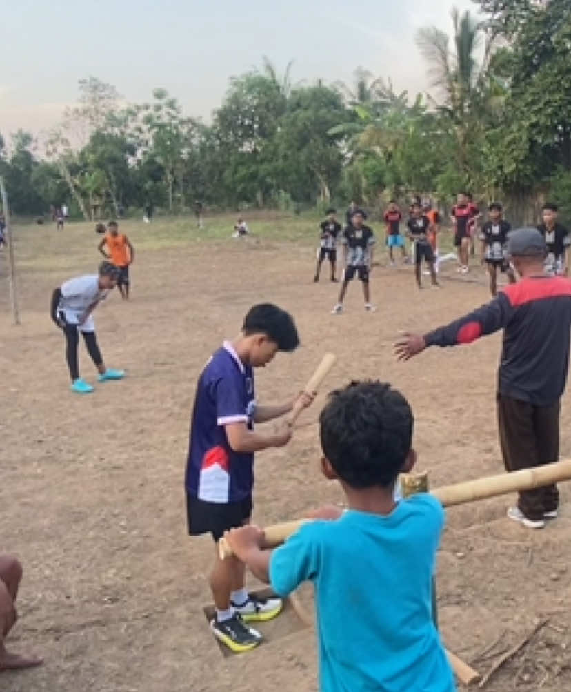 laga persahabatan di lapangan GELORA MUDA #kastibondowoso #kastii #bherkancobere’songai #BBS 