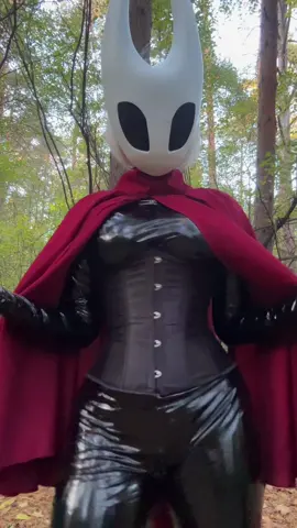 A major threat is looming in the form of the beetle's thigh 🕷️ #hollowknight #hollowknightsilksong #hornet #silksong 