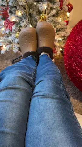 I finally found the perfect croc! These fur line crocs are everything! #Crocs #WinterCrocs #FurCrocs #WinterFashion #FallFashion 
