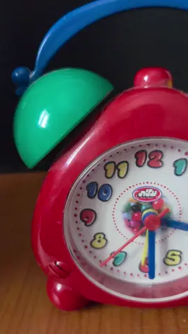 שעון מעורר של עלית משנת 2001 יצא עם  סוכריות ג'לית. #נוסטלגיה #אספנות #עלית #2001 #שעון 