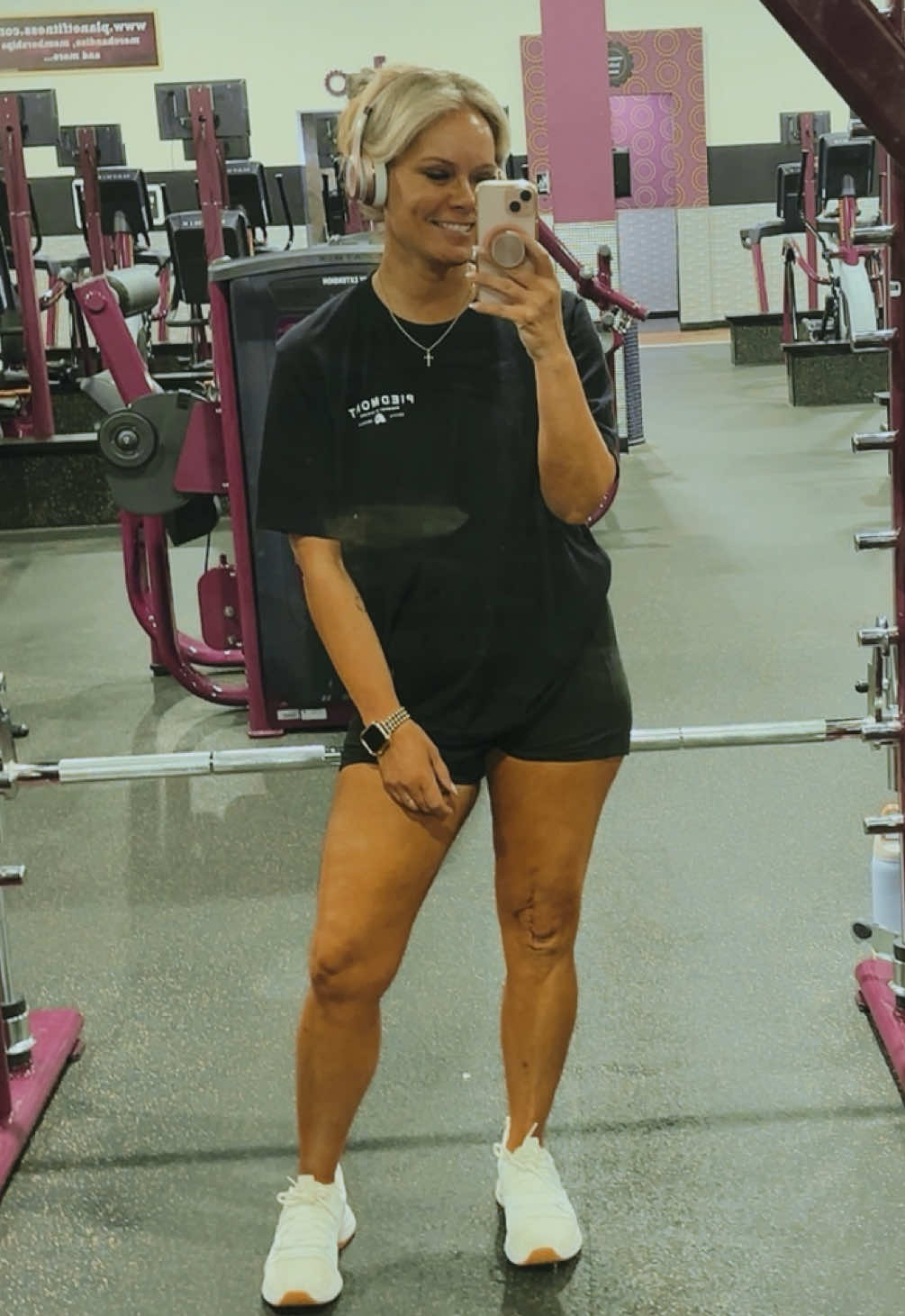 No better way to start Friday! #girlswholift #gymgirl #teacher #legday