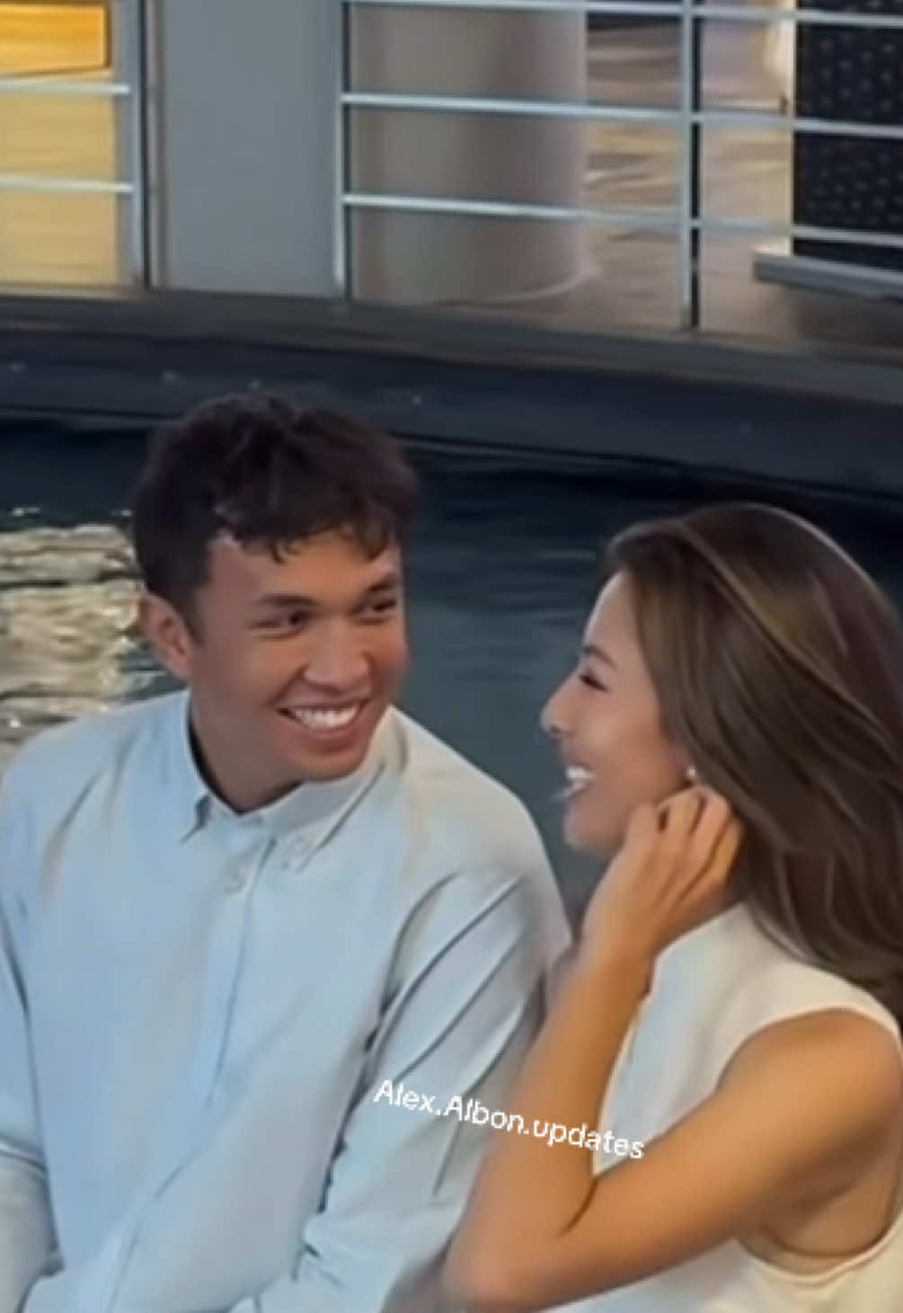 The way that Alex & Lily look at each other 🥹🥹 🎥 烦了就看世界 #alexalbon #albon #lilymunihe #aa23 
