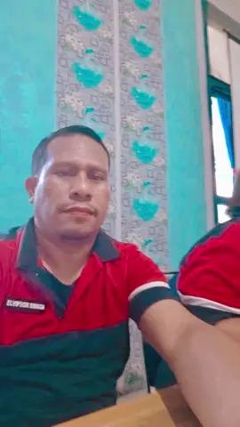Rekan kerja Rekan kerja yang baik dapat membuat pekerjaan lebih menyenangkan, meningkatkan produktivitas, dan membantu mencapai tujuan bersama.