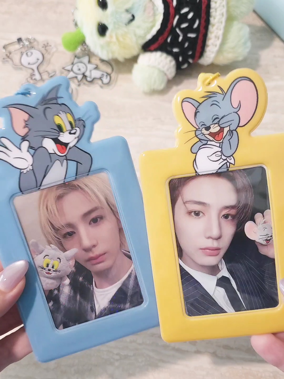 I love matchy matchy pc holders!! 🩵💛 #보이넥스트도어 #boynextdoor #이한 #トレカケース #トムジェリ 