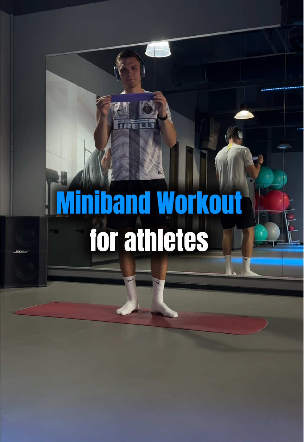 Save this for later 😌 #plyometrics #minibandworkout #miniband #trainingathome #legsworkout 