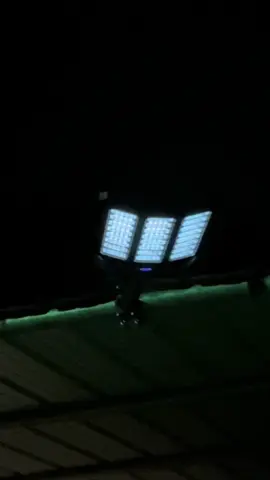 Thanks to @reido Speedo for the demonstration. Big shout out to @Hykoont Shop for the cool light . #solarstreetlight #motionactivated #ledlighting #wirelessinstallation #instantlight 